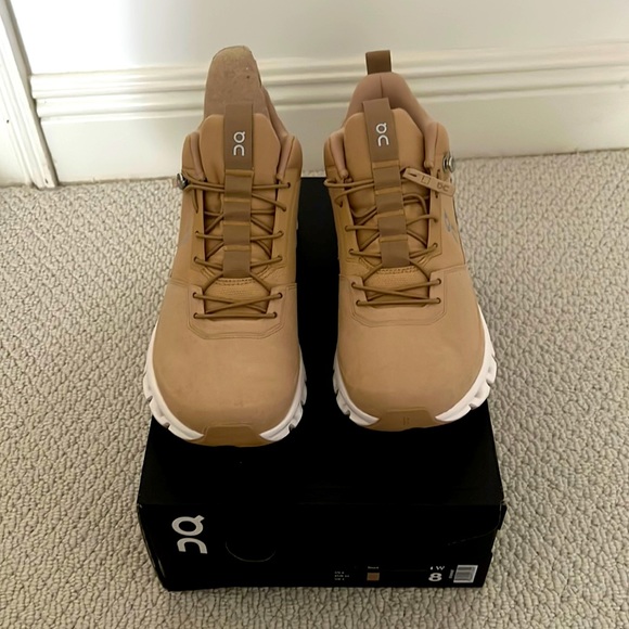 On Running Shoes - On Running Women's Cloud Hi Shoes - Dune size US 8  EUR 39